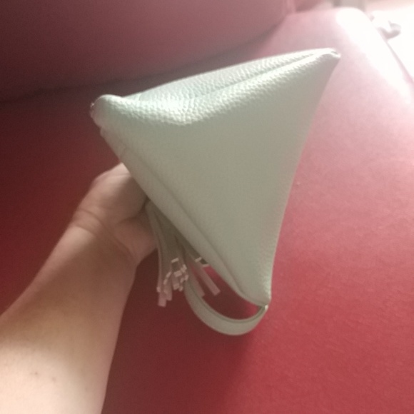 SALE 💜 Pastel Green Pyramid Wristlet Bag - Picture 4 of 8